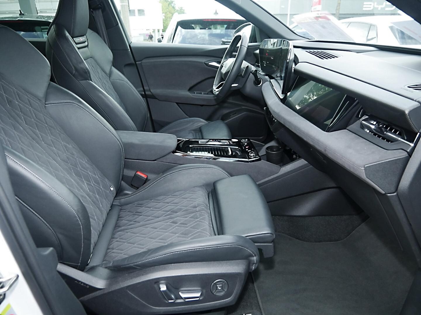 Bild über Audi Q6 SUV e-tron e-tron quattro - für weitere Informationen kontaktieren Sie den Audi Partner