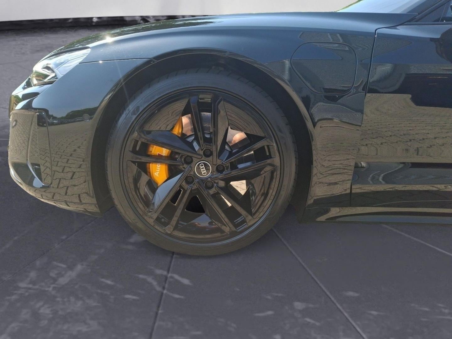 Bild über Audi RS e-tron GT e-tron quattro - für weitere Informationen kontaktieren Sie den Audi Partner