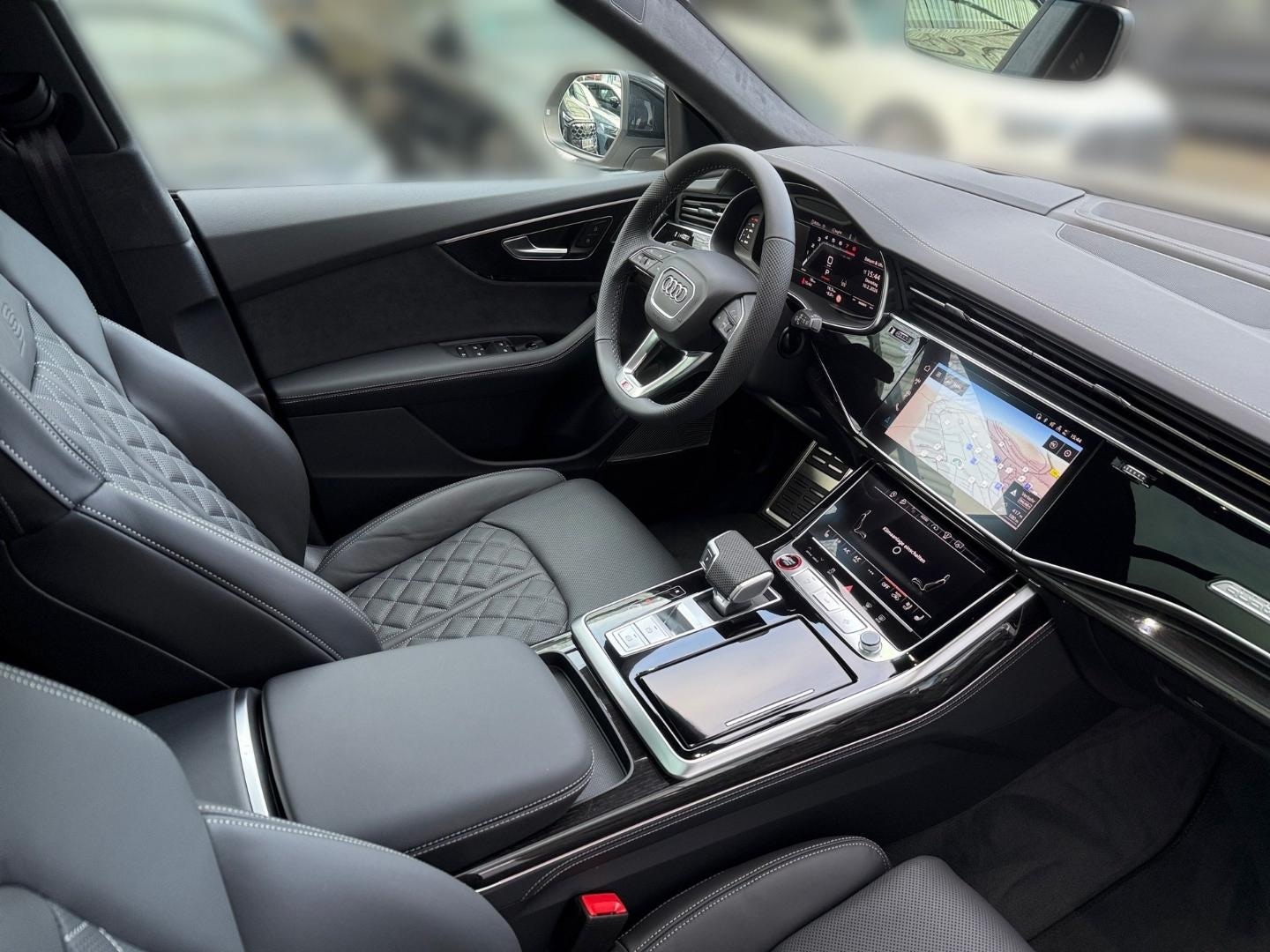 Bild über Audi SQ8 SUV TFSI quattro 373 kW tiptronic - für weitere Informationen kontaktieren Sie den Audi Partner