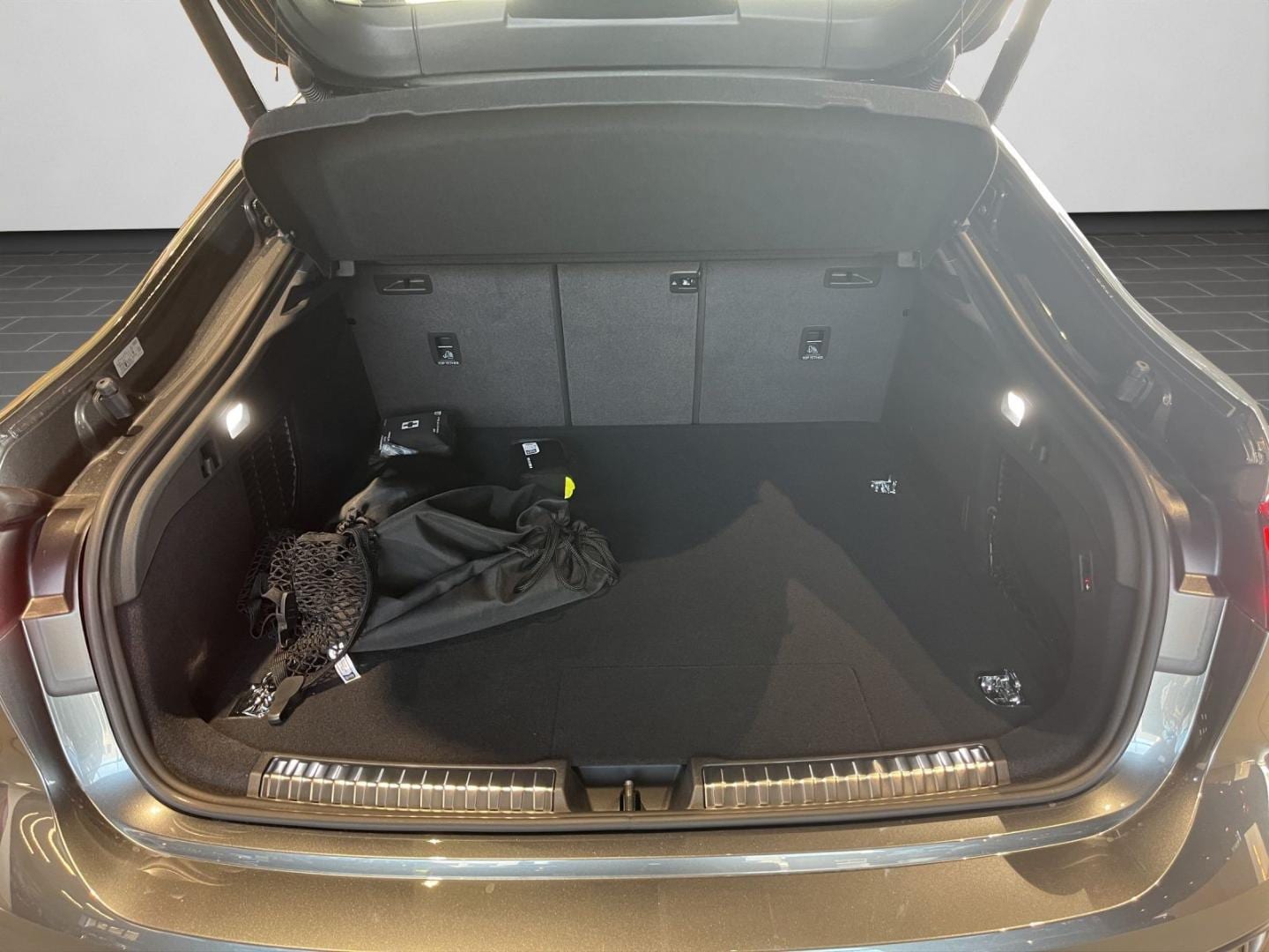Bild über Audi A5 Limousine e-hybrid e-hybrid quattro 270 kW S tronic - für weitere Informationen kontaktieren Sie den Audi Partner