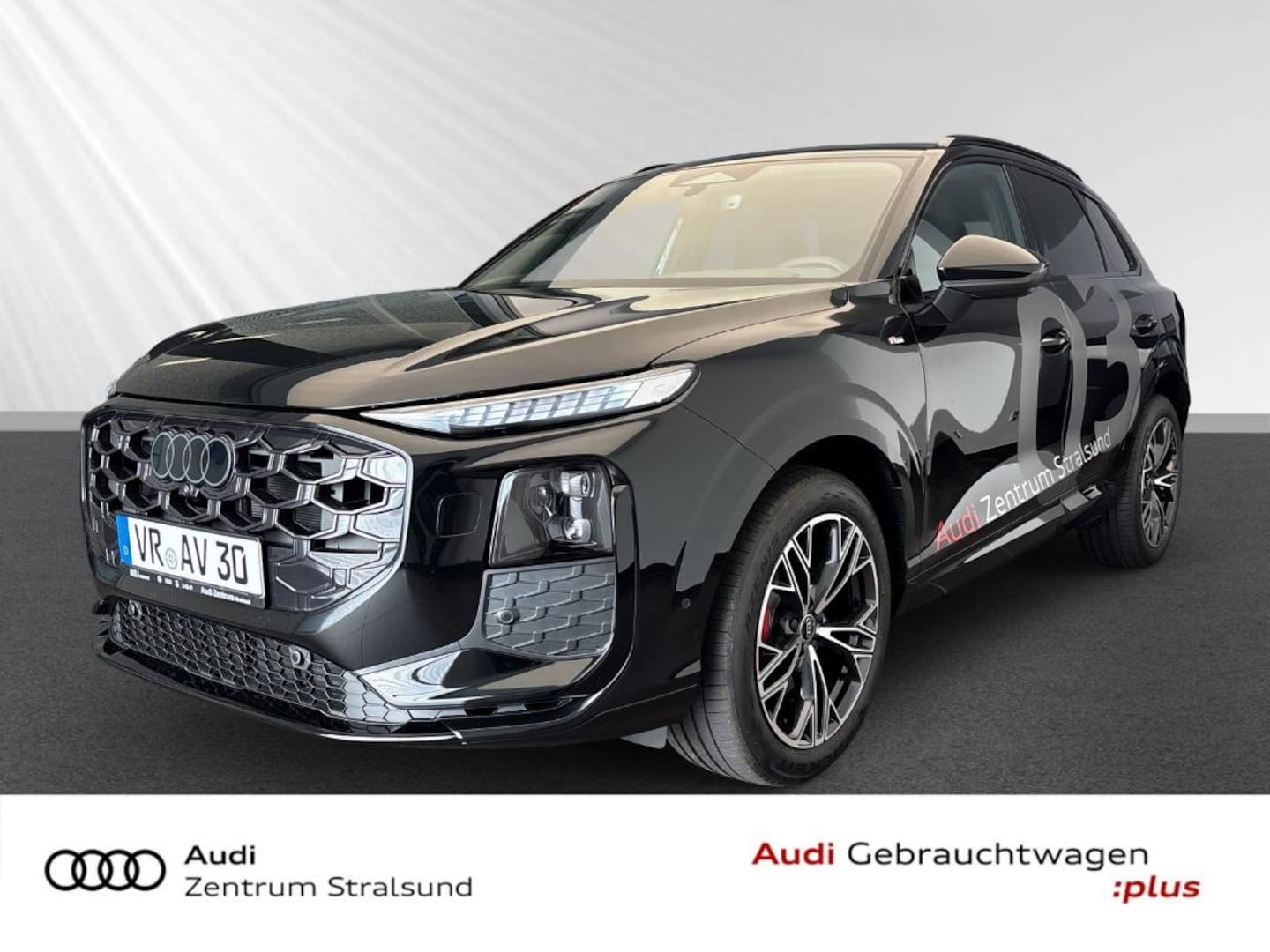 Bild über Audi Q3 SUV TFSI quattro 195 kW S tronic - für weitere Informationen kontaktieren Sie den Audi Partner