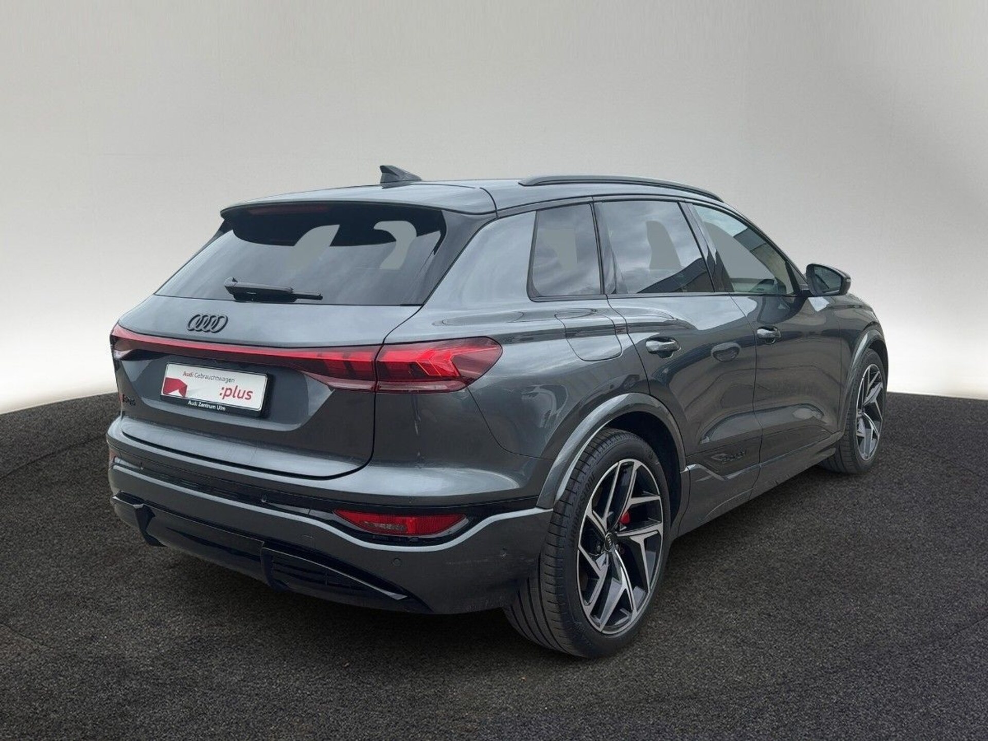 Audi SQ6 SUV e-tron