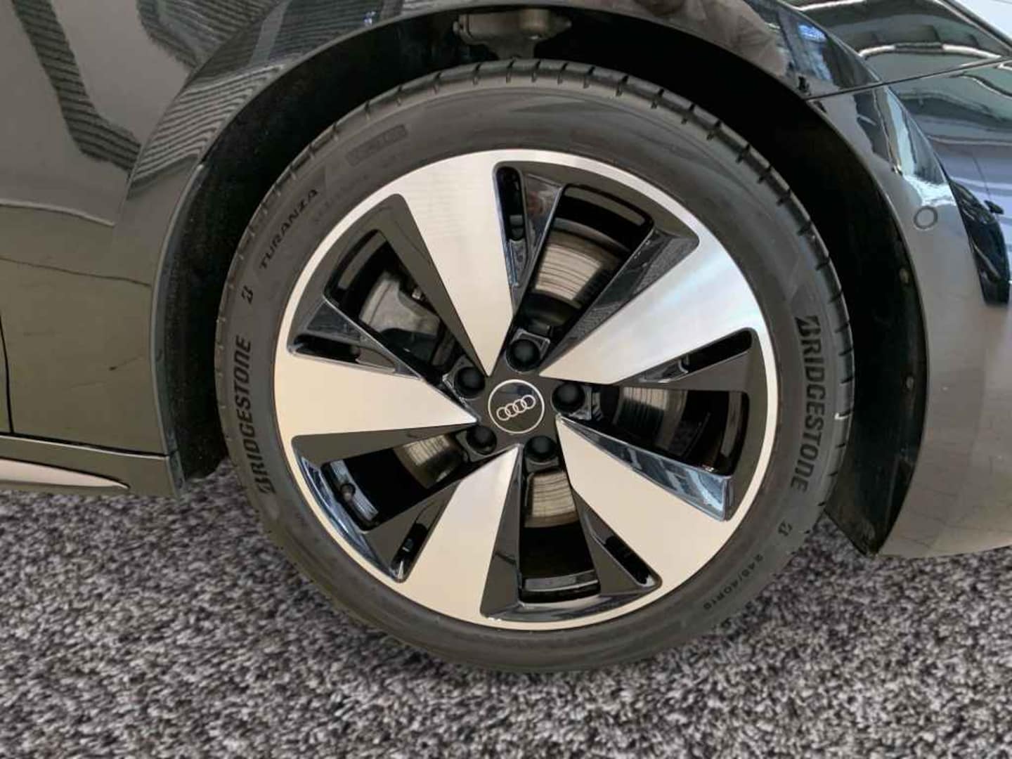 Bild über Audi A5 Avant e-hybrid e-hybrid quattro 220 kW S tronic - für weitere Informationen kontaktieren Sie den Audi Partner