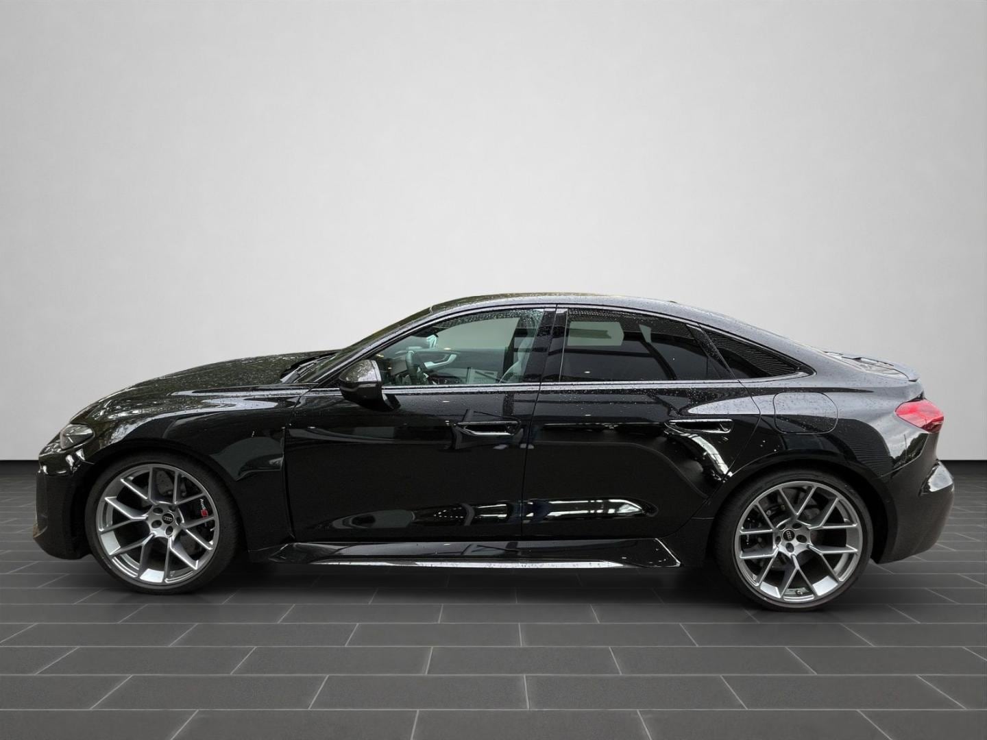 Bild über Audi RS 5 Limousine TFSI quattro 470 kW tiptronic - für weitere Informationen kontaktieren Sie den Audi Partner