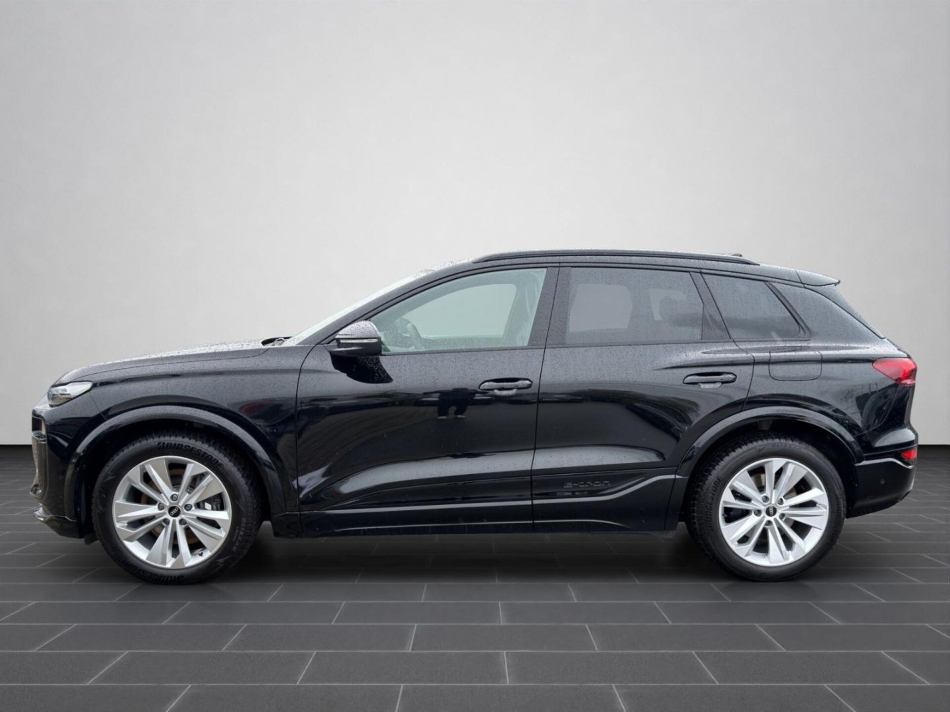 Audi SQ6 SUV e-tron