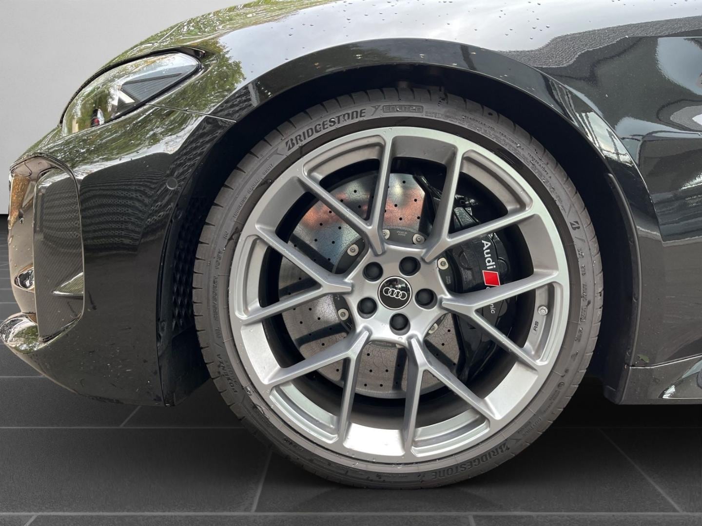 Bild über Audi RS 5 Limousine TFSI quattro 470 kW tiptronic - für weitere Informationen kontaktieren Sie den Audi Partner