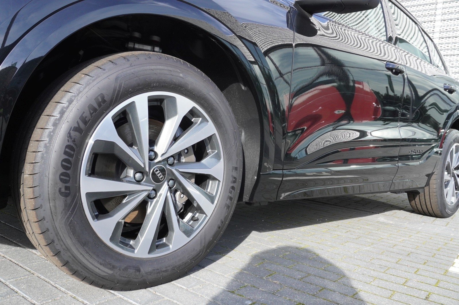Image about Audi Q6 SUV e-tron e-tron quattro