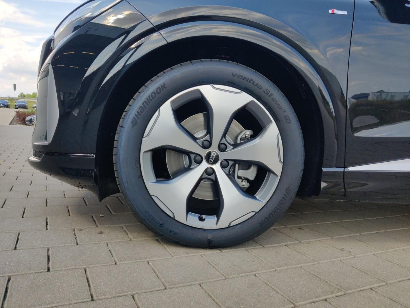 Bild über Audi Q4 Sportback e-tron e-tron performance 210 kW - für weitere Informationen kontaktieren Sie den Audi Partner