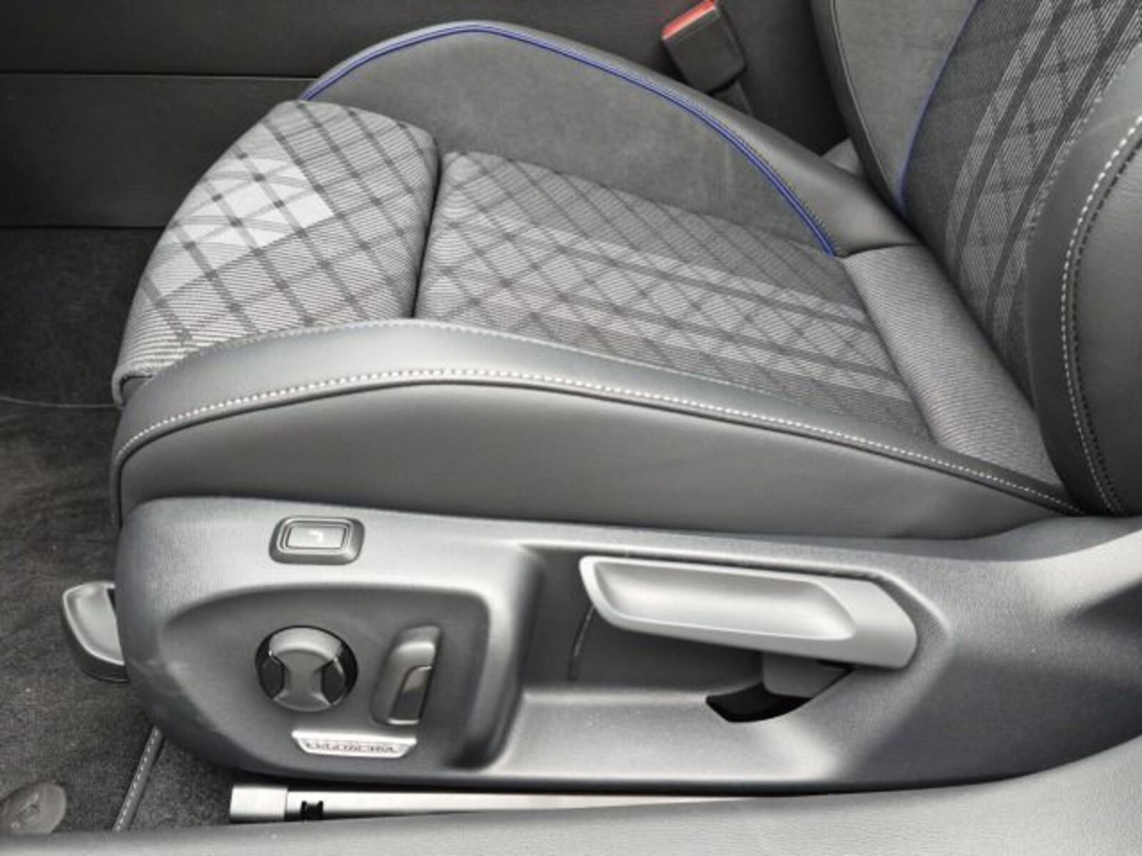 Volkswagen Passat – Bild 18
