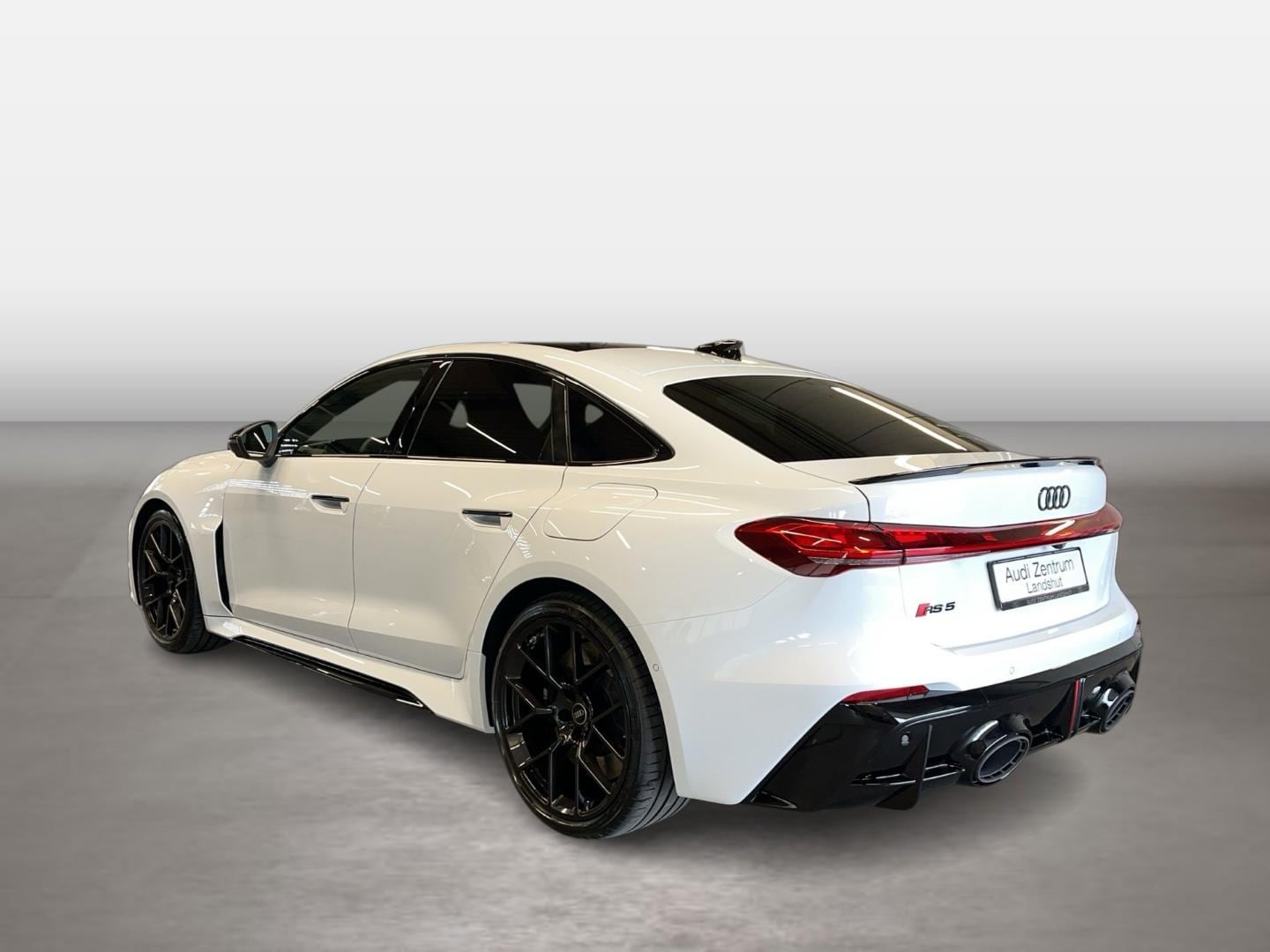 Bild über Audi RS 5 Limousine TFSI quattro 470 kW tiptronic - für weitere Informationen kontaktieren Sie den Audi Partner
