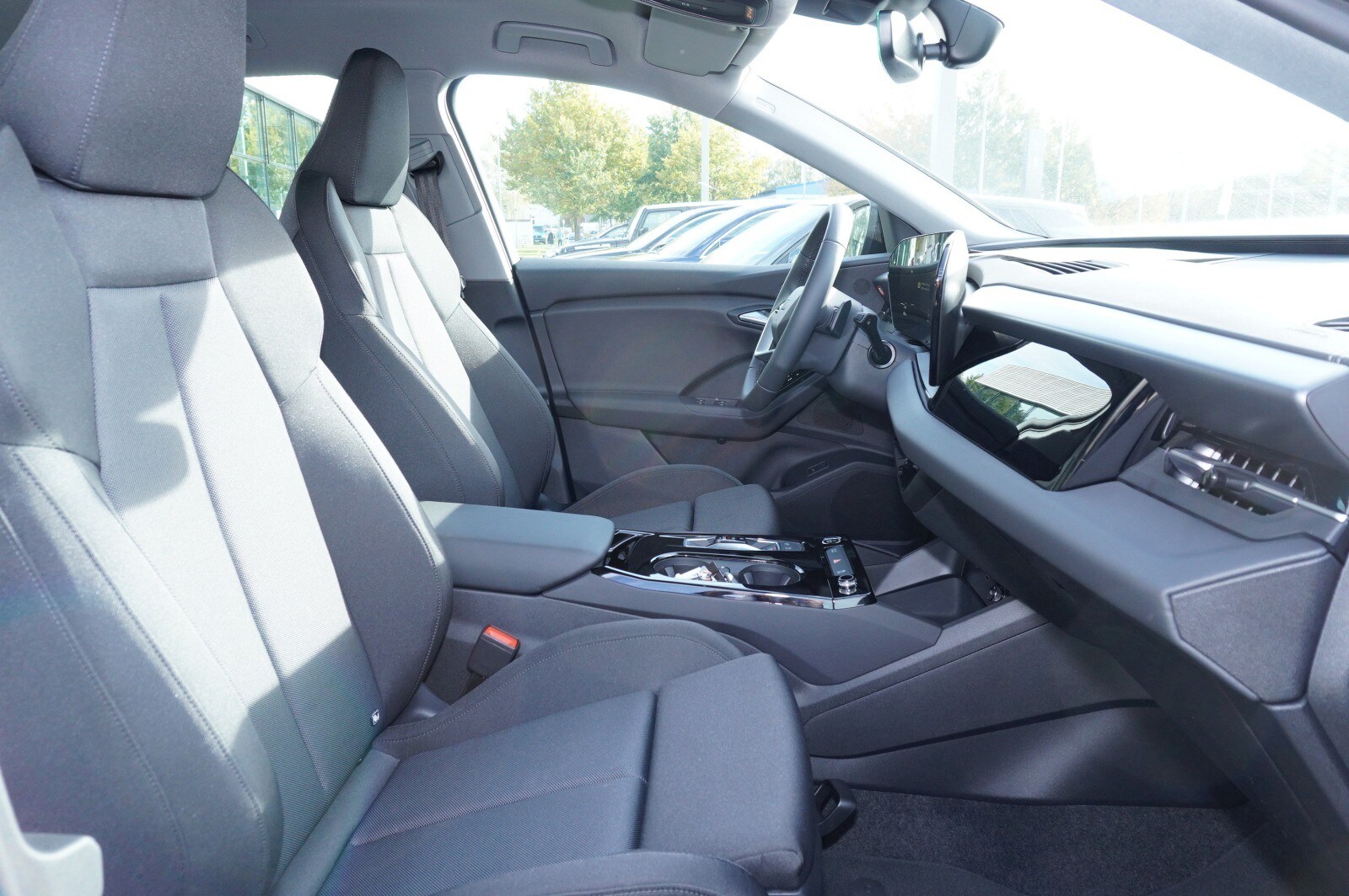 Image about Audi Q6 SUV e-tron e-tron quattro