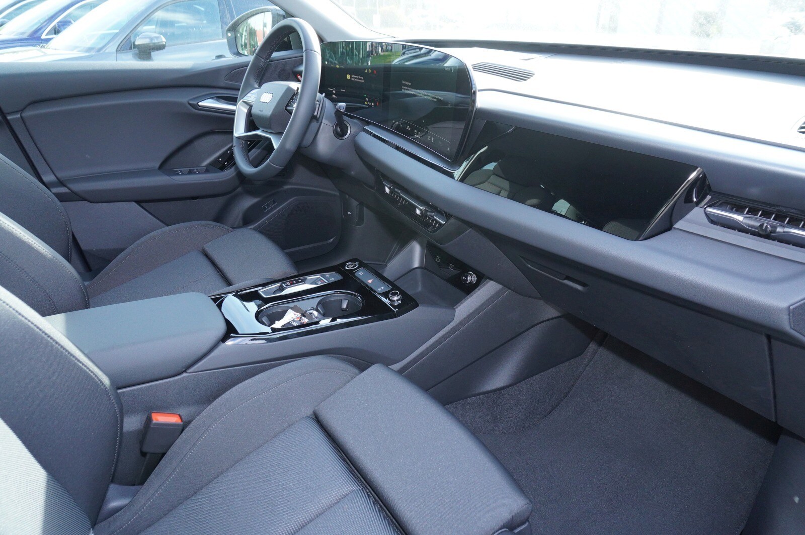 Image about Audi Q6 SUV e-tron e-tron quattro