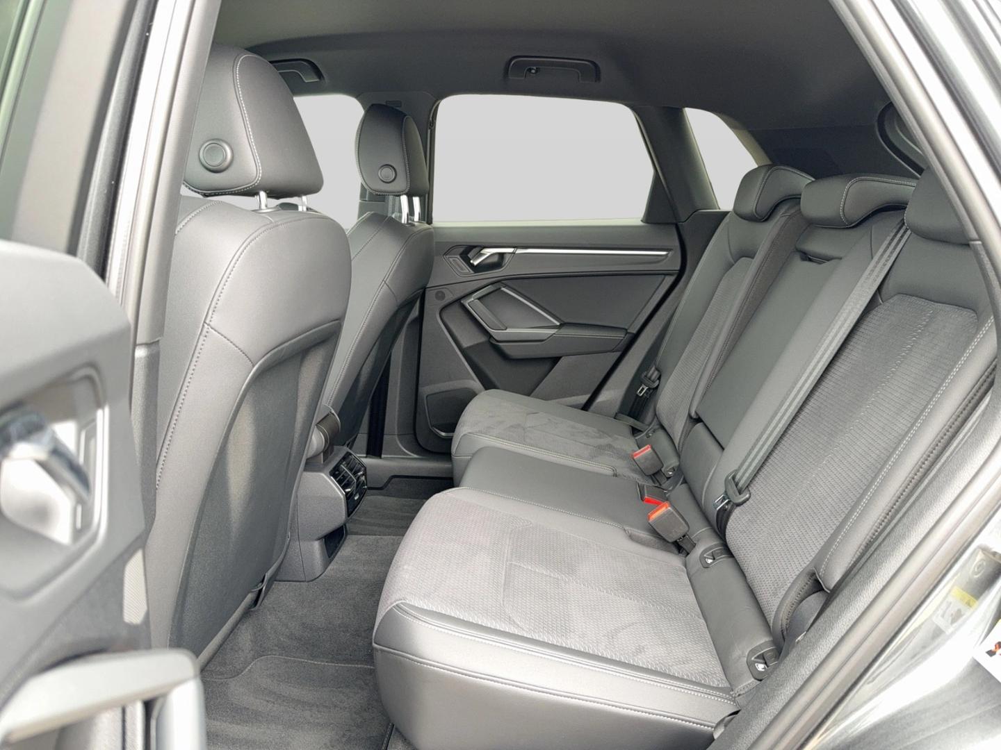 Image about Audi Q3 TFSI e S line 45 TFSI e S tronic