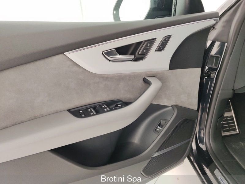 Image about Audi SQ8 SQ8 sport attitude TDI 320 kW (435 PS) tiptronic