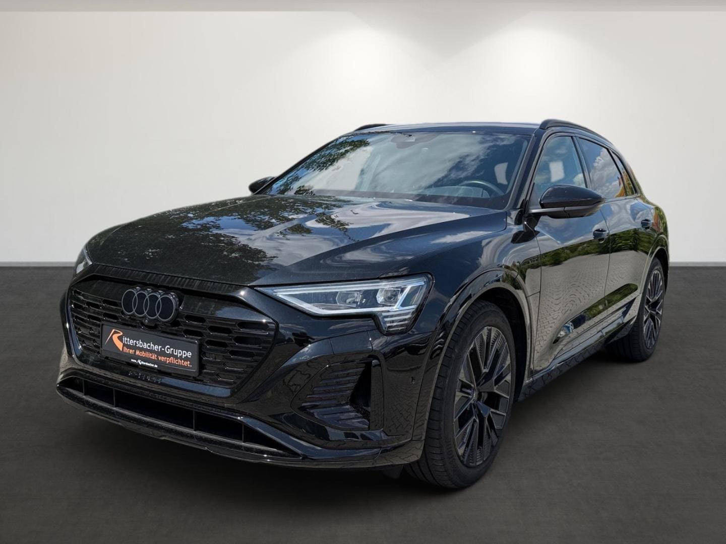 Bild über Audi Q8 e-tron S line 55 e-tron quattro - für weitere Informationen kontaktieren Sie den Audi Partner