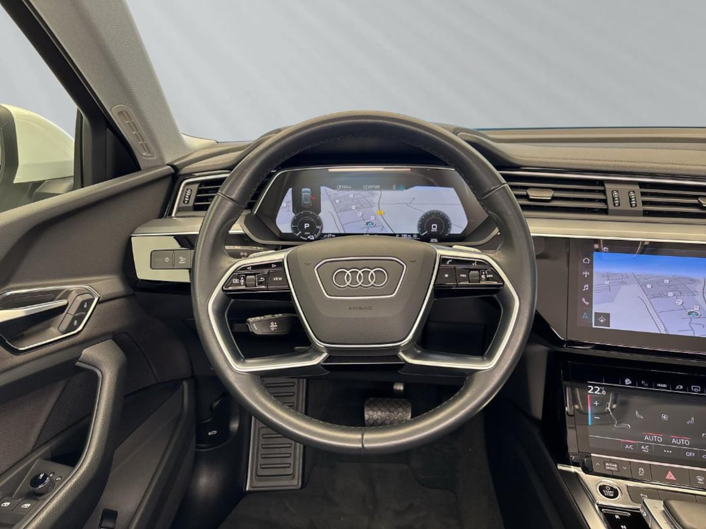 Bild über Audi e-tron 55 quattro - für weitere Informationen kontaktieren Sie den Audi Partner