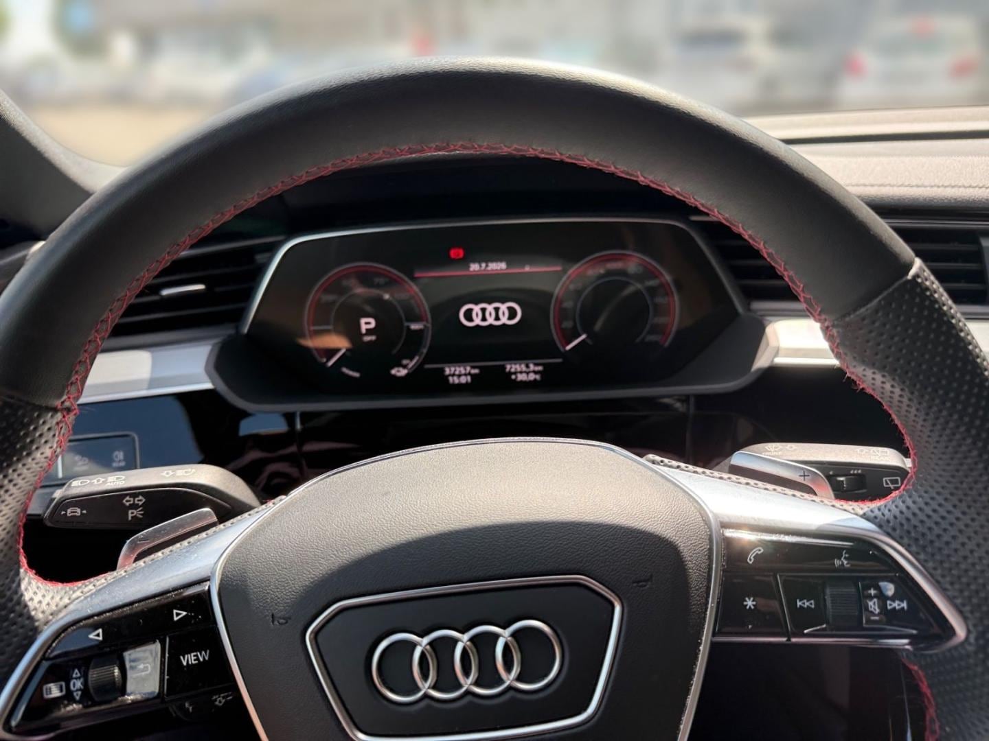 Bild über Audi Q8 e-tron S line 55 e-tron quattro - für weitere Informationen kontaktieren Sie den Audi Partner