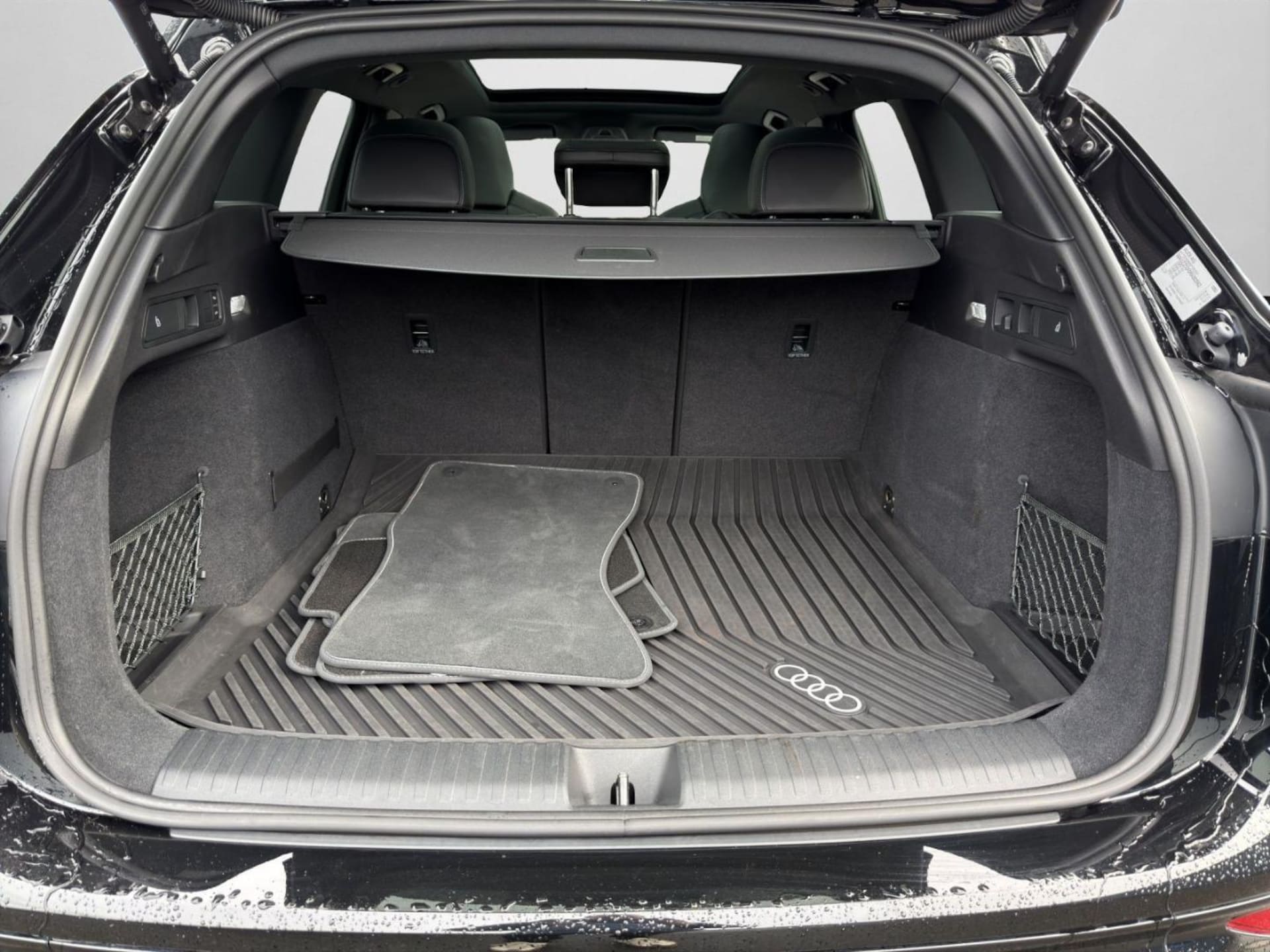 Audi SQ6 SUV e-tron