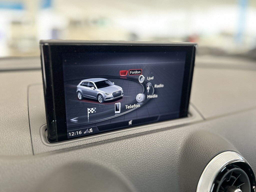 Bild som visar&nbsp;Audi RS 3 Sportback&nbsp;RS 3 Sportback 2.5 TFSI quattro 400 hk S tronic - för mer information kontakta din Audi Partner