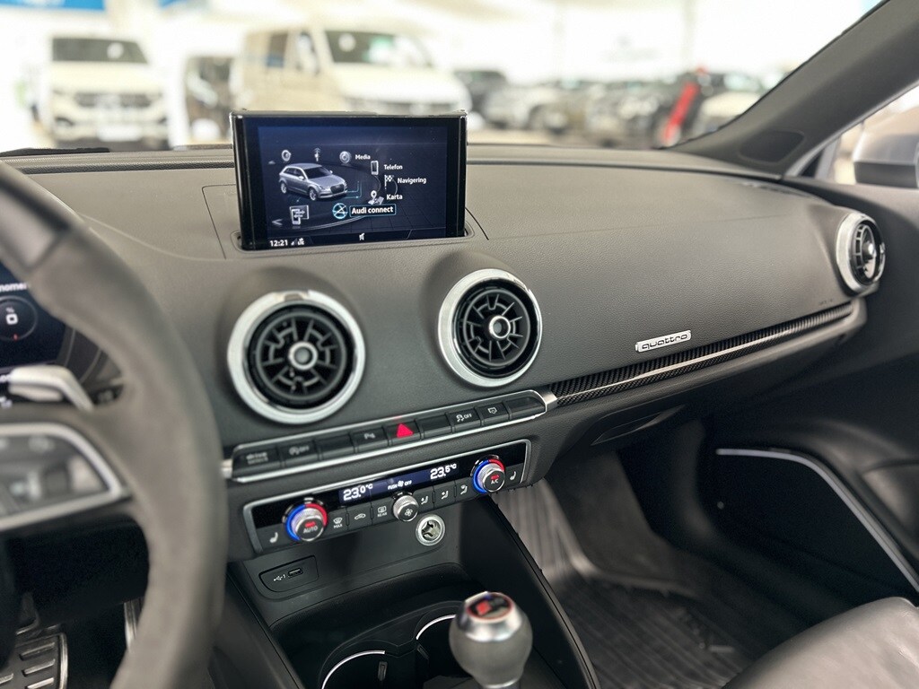 Bild som visar&nbsp;Audi RS 3 Sportback&nbsp;RS 3 Sportback 2.5 TFSI quattro 400 hk S tronic - för mer information kontakta din Audi Partner