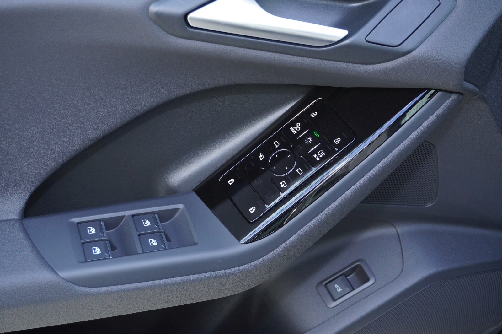 Image about Audi Q6 SUV e-tron e-tron quattro