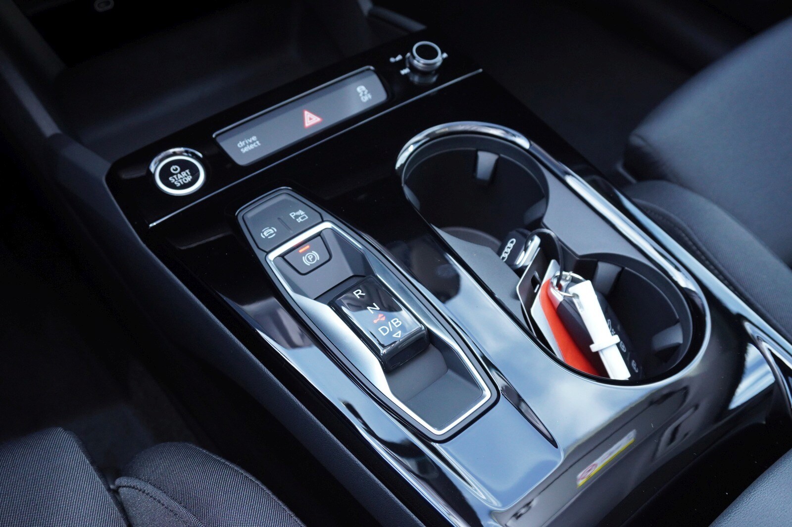 Image about Audi Q6 SUV e-tron e-tron quattro