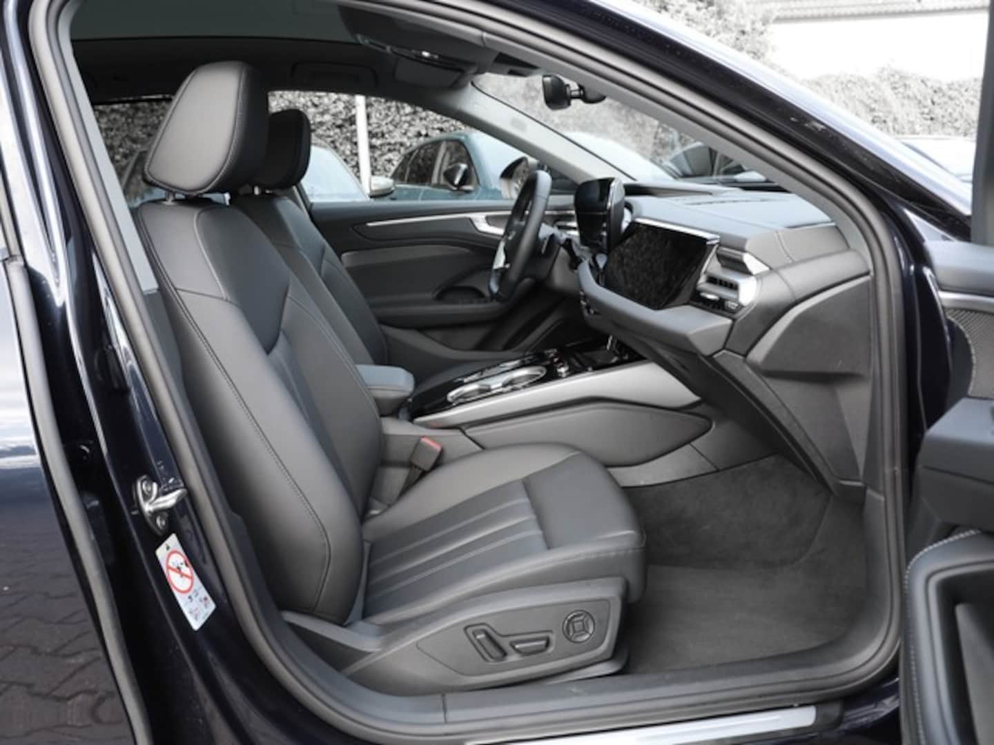 Bild über Audi A6 Avant TDI quattro 150 kW S tronic - für weitere Informationen kontaktieren Sie den Audi Partner