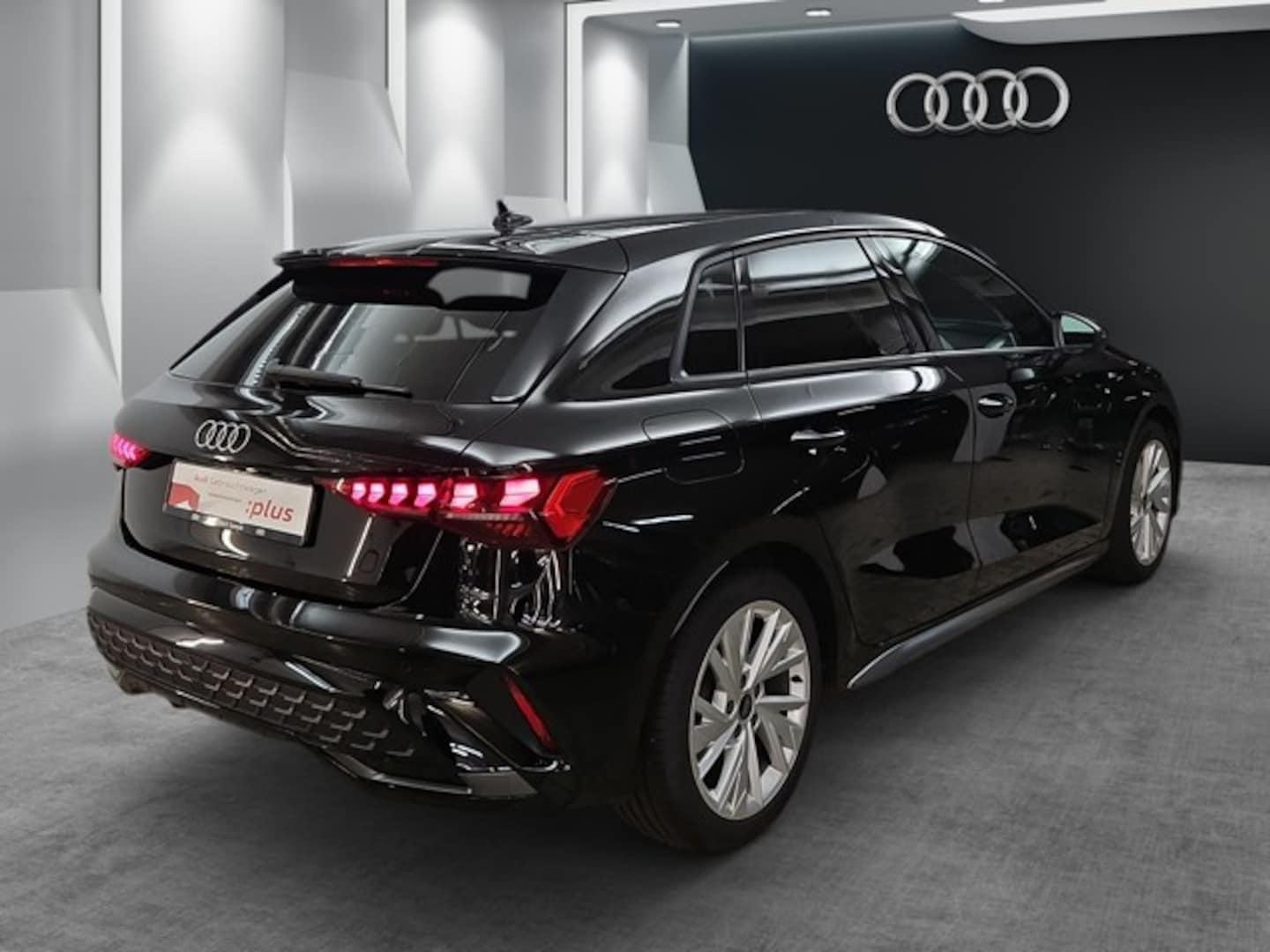 Bild über Audi A3 Sportback S line 35 TFSI S tronic - für weitere Informationen kontaktieren Sie den Audi Partner