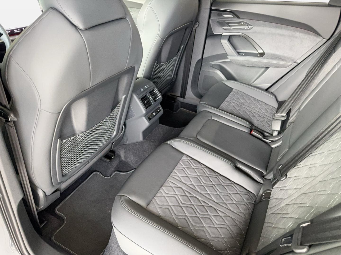 Bild über Audi Q5 SUV TDI quattro 150 kW S tronic - für weitere Informationen kontaktieren Sie den Audi Partner