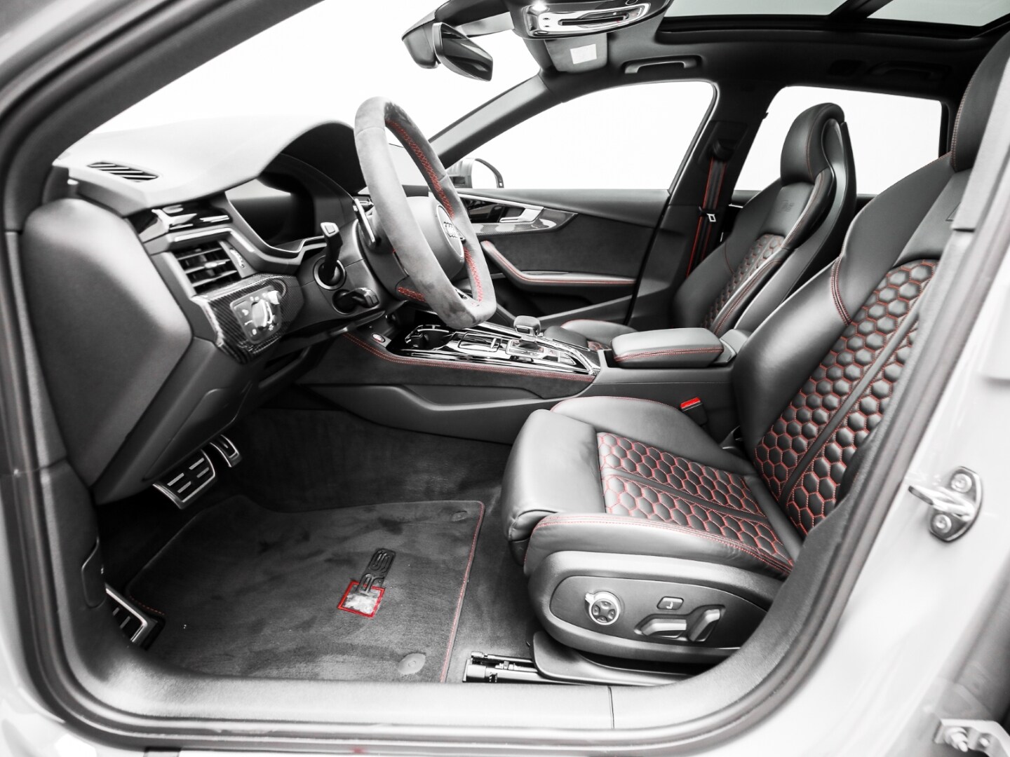 Bild über Audi RS 4 Avant TFSI quattro tiptronic - für weitere Informationen kontaktieren Sie den Audi Partner