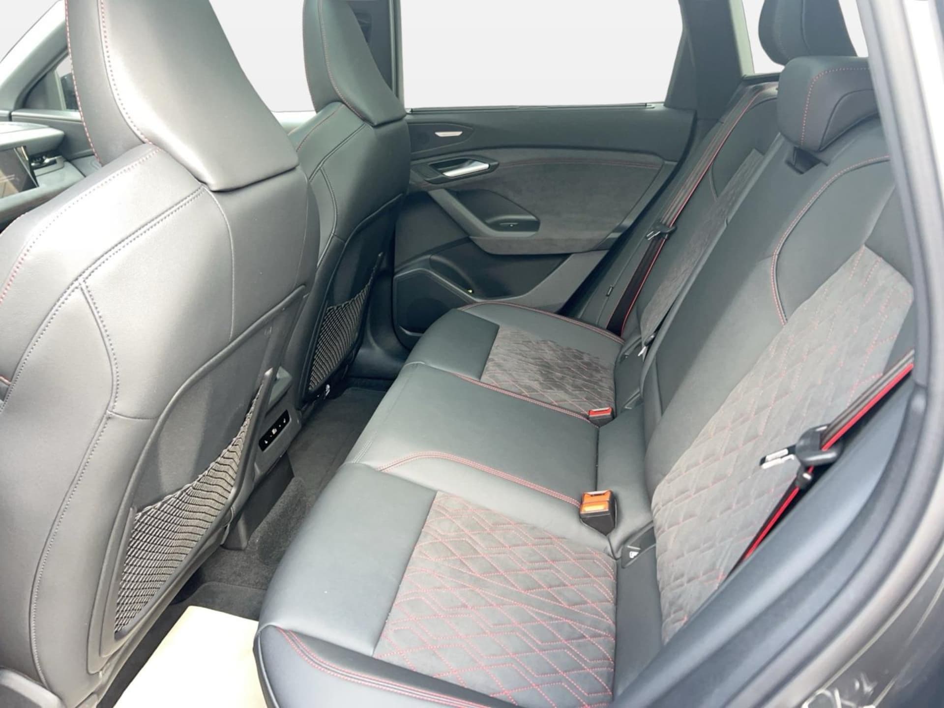 Audi SQ6 SUV e-tron