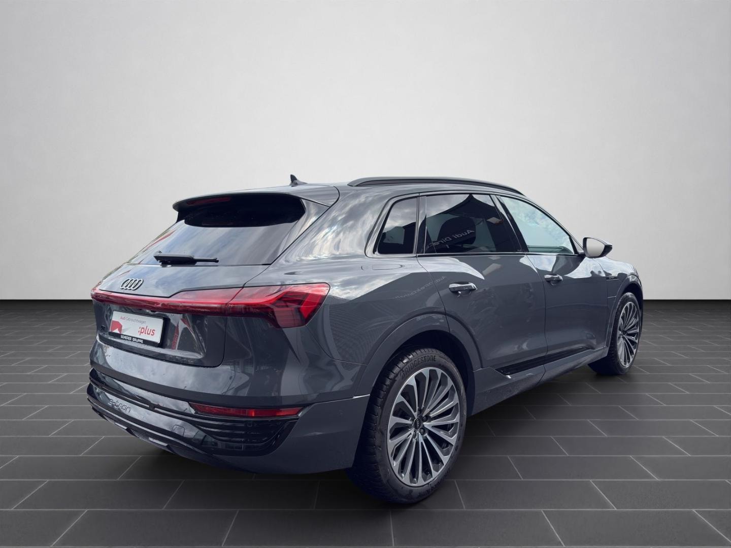 Bild über Audi Q8 e-tron advanced 50 e-tron quattro - für weitere Informationen kontaktieren Sie den Audi Partner