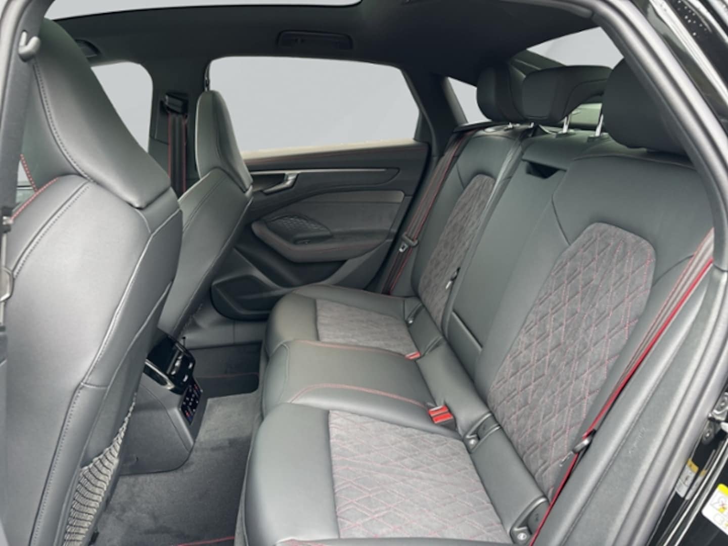 Bild über Audi A6 Limousine TFSI quattro 270 kW S tronic - für weitere Informationen kontaktieren Sie den Audi Partner