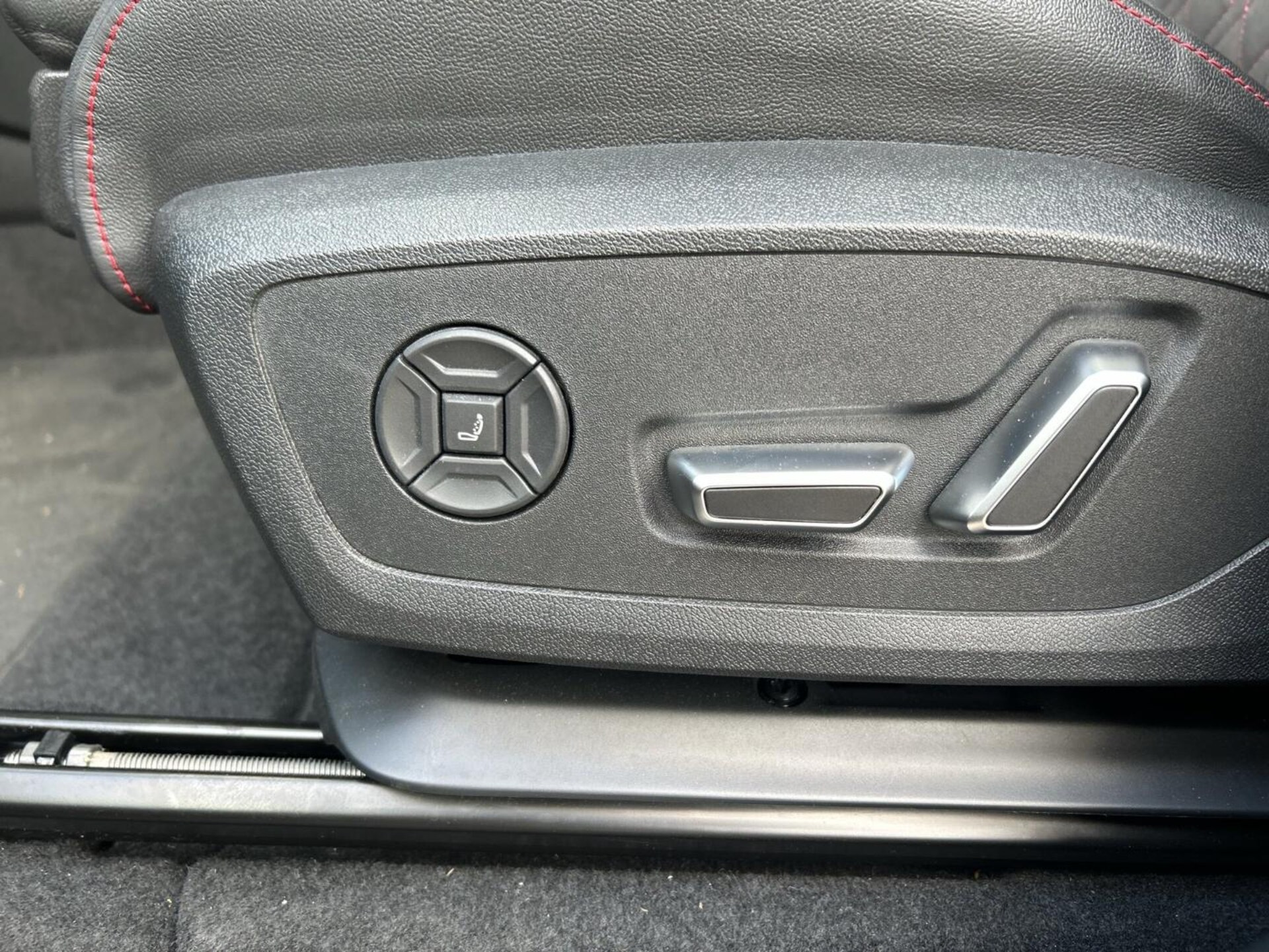 Audi SQ6 SUV e-tron