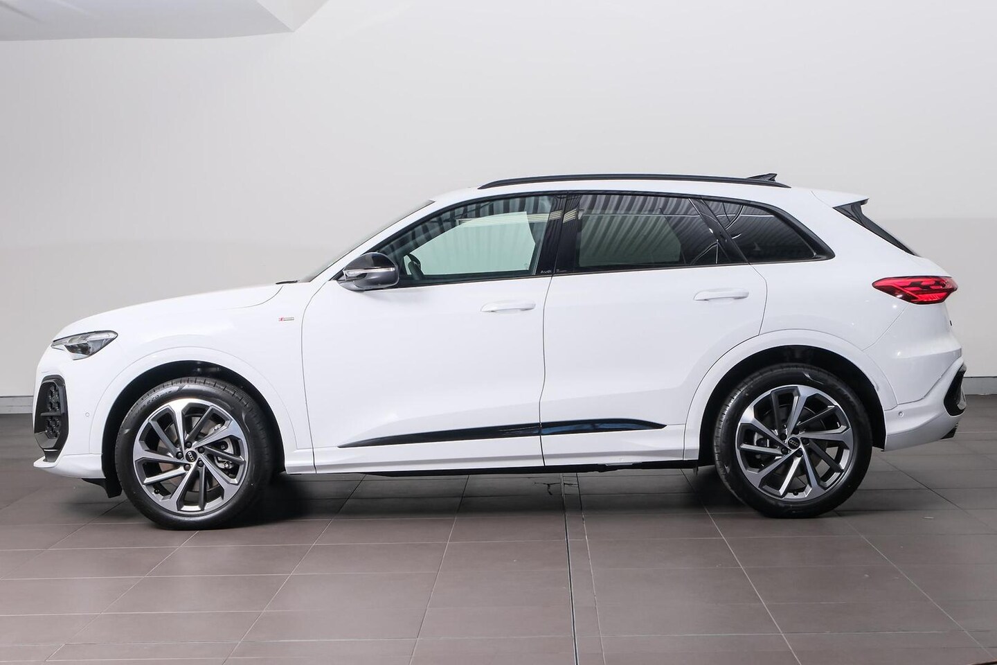 Image about Audi Q5 SUV TDI quattro 150 kW sport