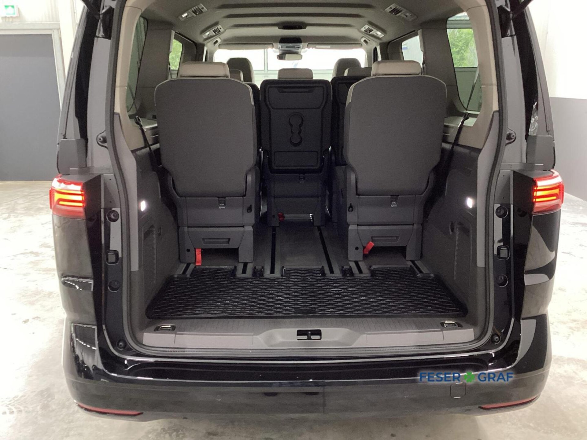 Volkswagen Multivan Langversion Basis-Modell