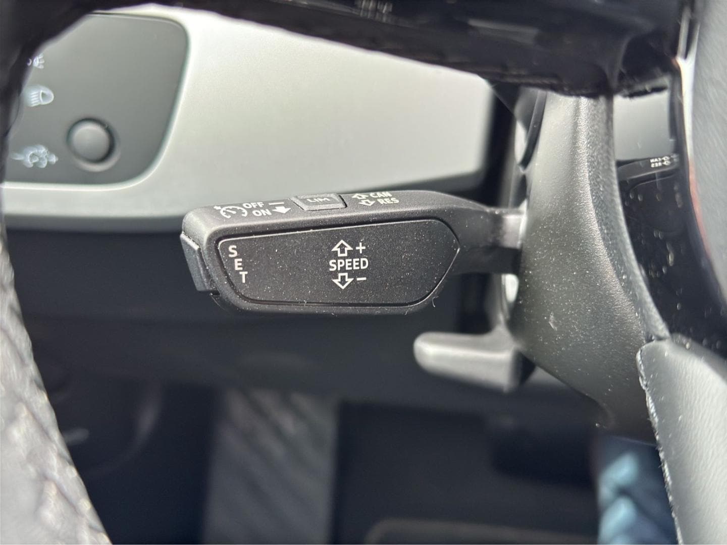 Bild über Audi A4 Avant 30 TDI S tronic - für weitere Informationen kontaktieren Sie den Audi Partner