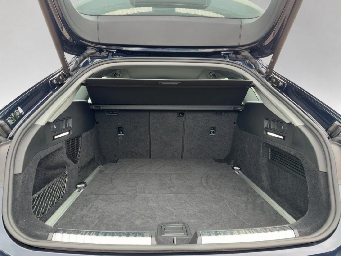 Bild über Audi A6 Avant TDI 150 kW S tronic - für weitere Informationen kontaktieren Sie den Audi Partner