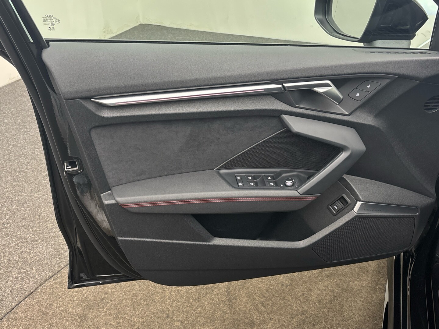 Bild über Audi RS 3 Sportback TFSI quattro S tronic - für weitere Informationen kontaktieren Sie den Audi Partner