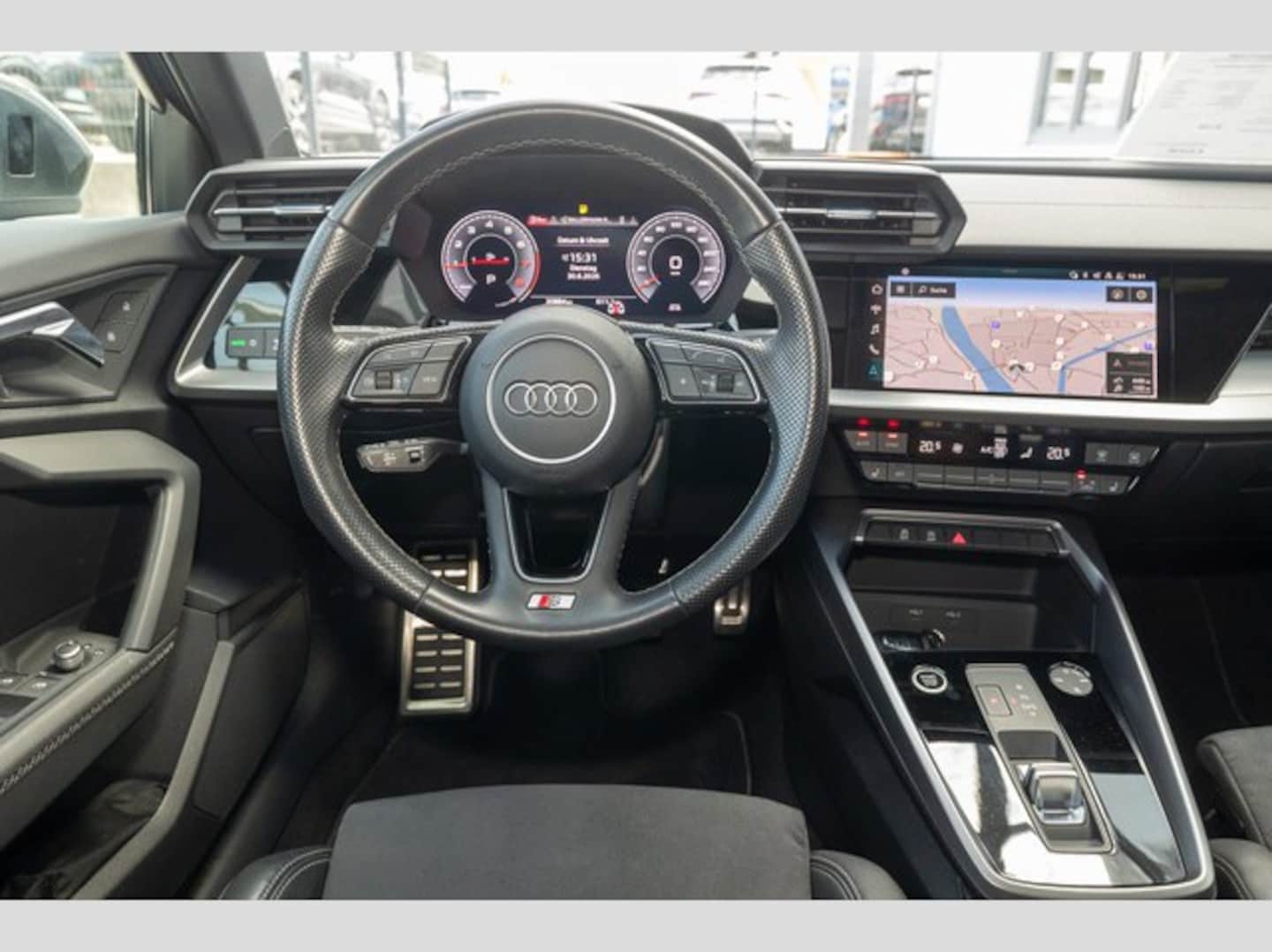 Bild über Audi A3 Limousine S line 35 TFSI S tronic - für weitere Informationen kontaktieren Sie den Audi Partner