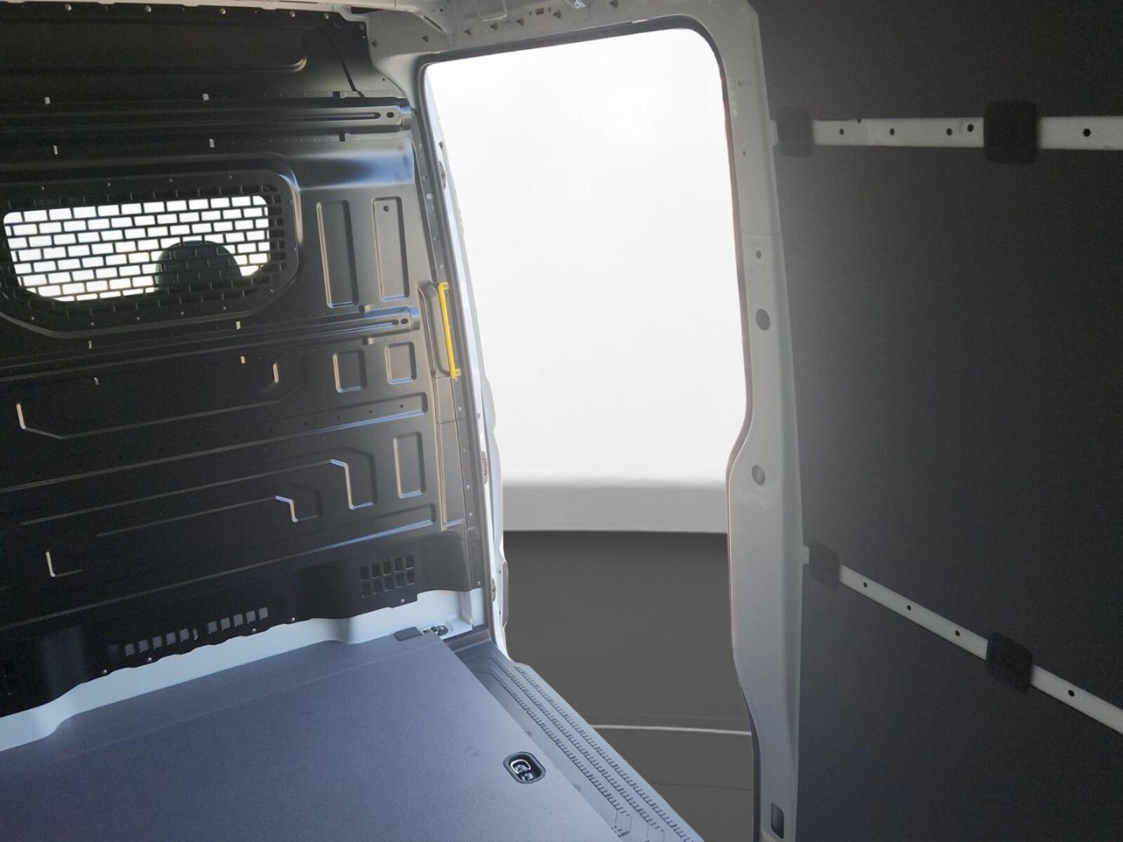 Volkswagen Crafter Kasten mittlerer Radstand – Bild 14