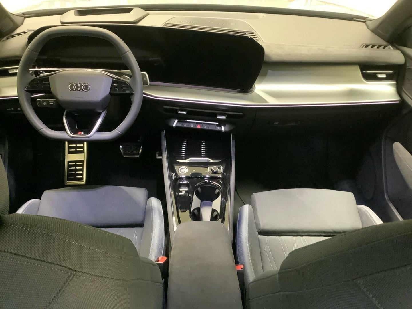 Bild über Audi Q3 SUV TFSI quattro 195 kW S tronic - für weitere Informationen kontaktieren Sie den Audi Partner