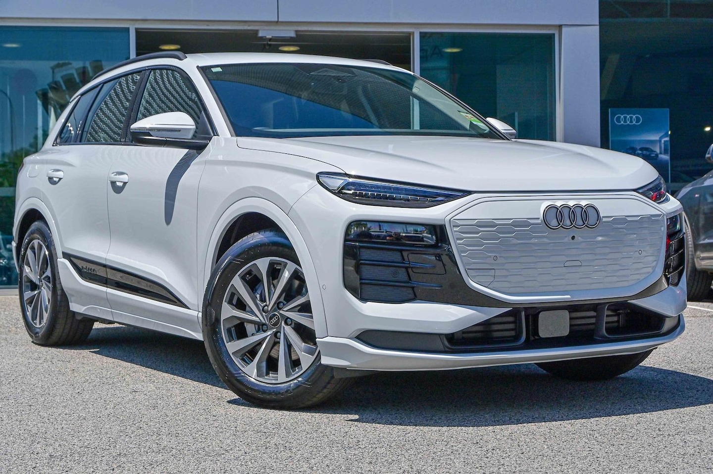 Image about Audi Q6 SUV e-tron e-tron