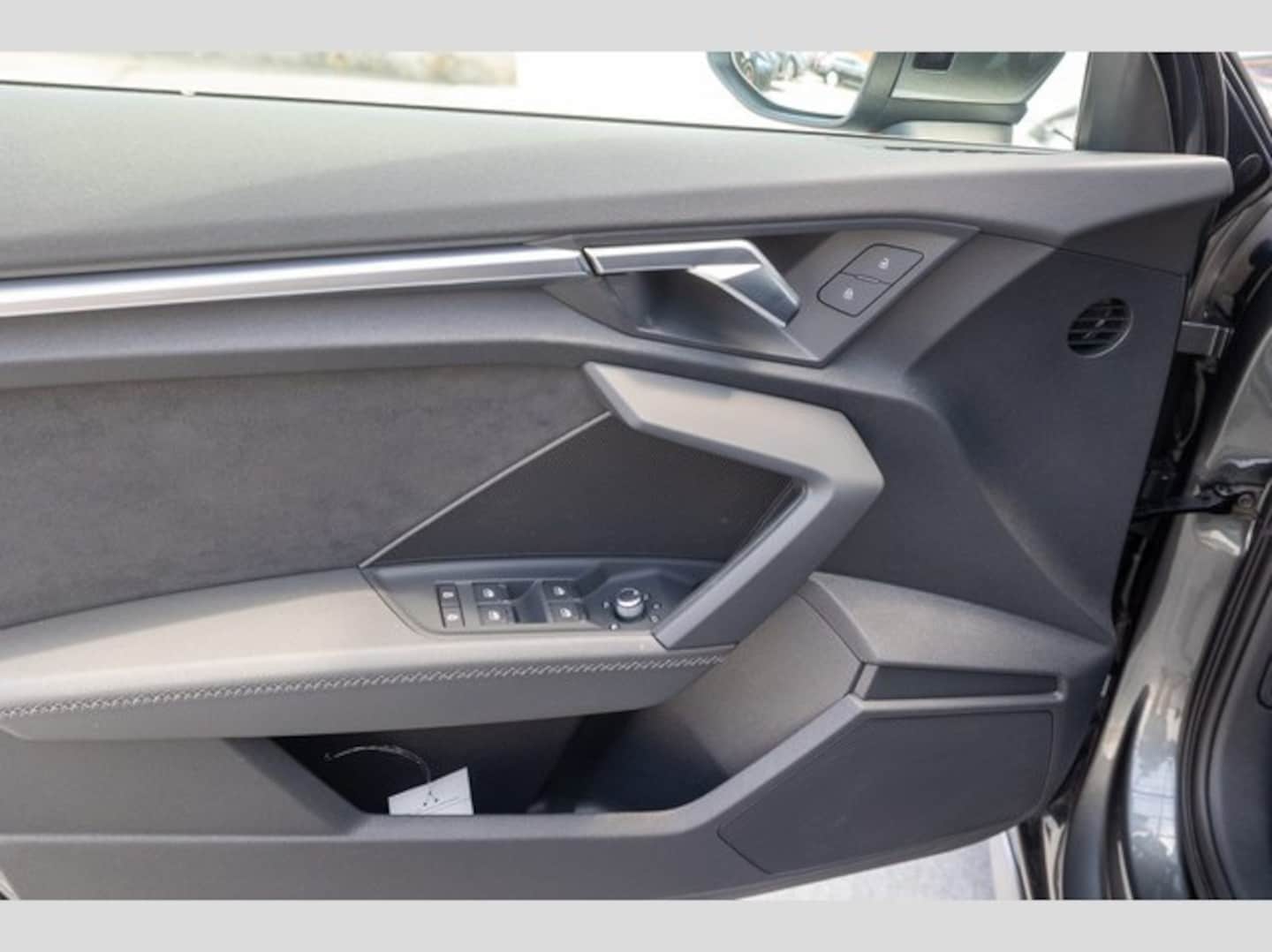 Bild über Audi A3 Limousine S line 35 TFSI S tronic - für weitere Informationen kontaktieren Sie den Audi Partner