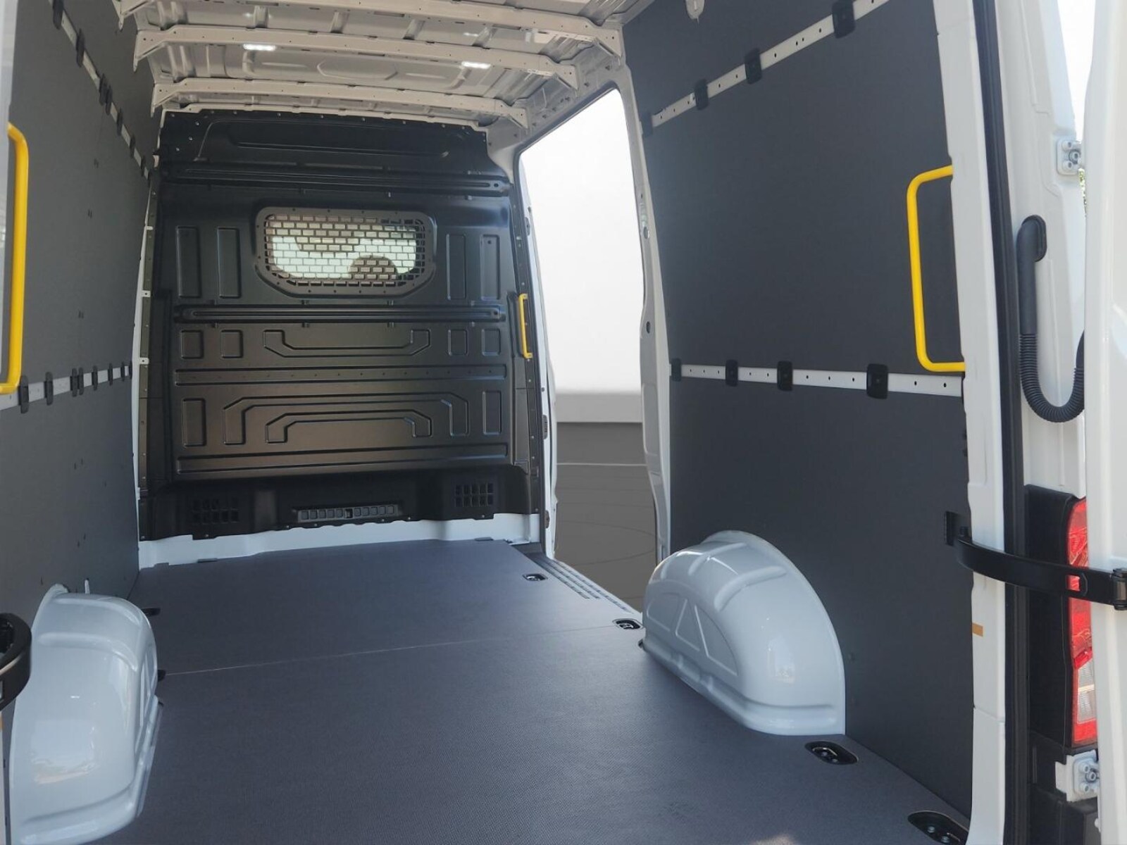 Volkswagen Crafter Kasten mittlerer Radstand – Bild 18