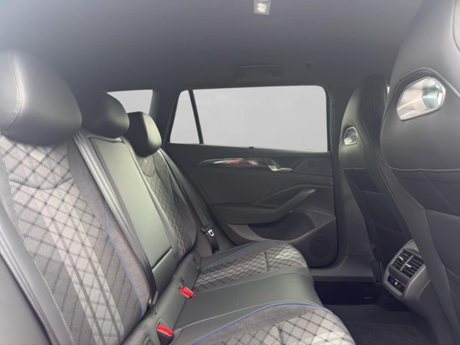Volkswagen Passat – Bild 8