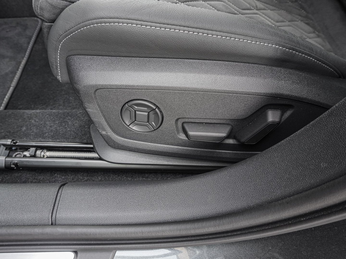 Bild über Audi S3 Sportback TFSI quattro S tronic - für weitere Informationen kontaktieren Sie den Audi Partner