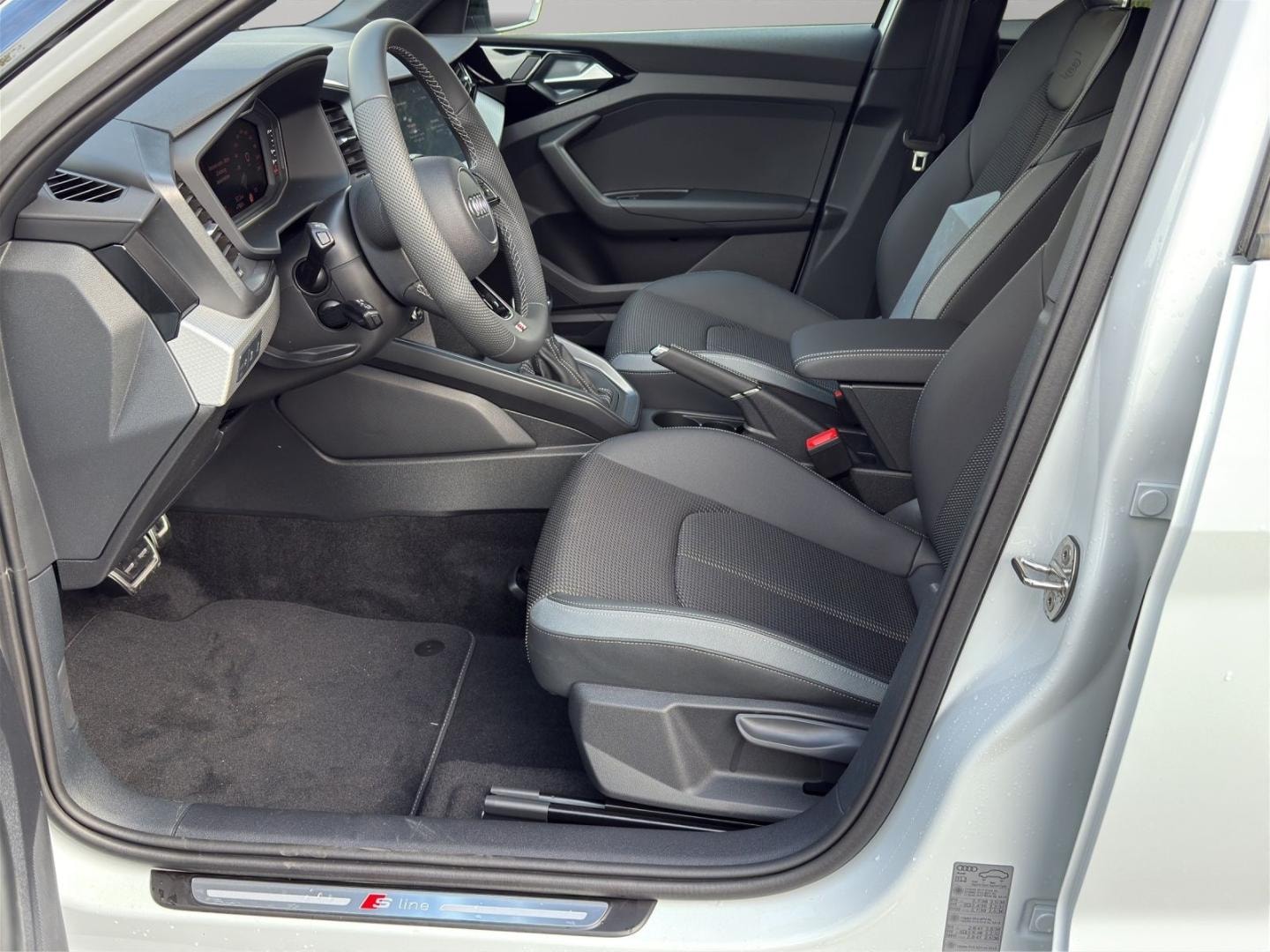 Bild über Audi A1 Sportback S line 35 TFSI S tronic - für weitere Informationen kontaktieren Sie den Audi Partner