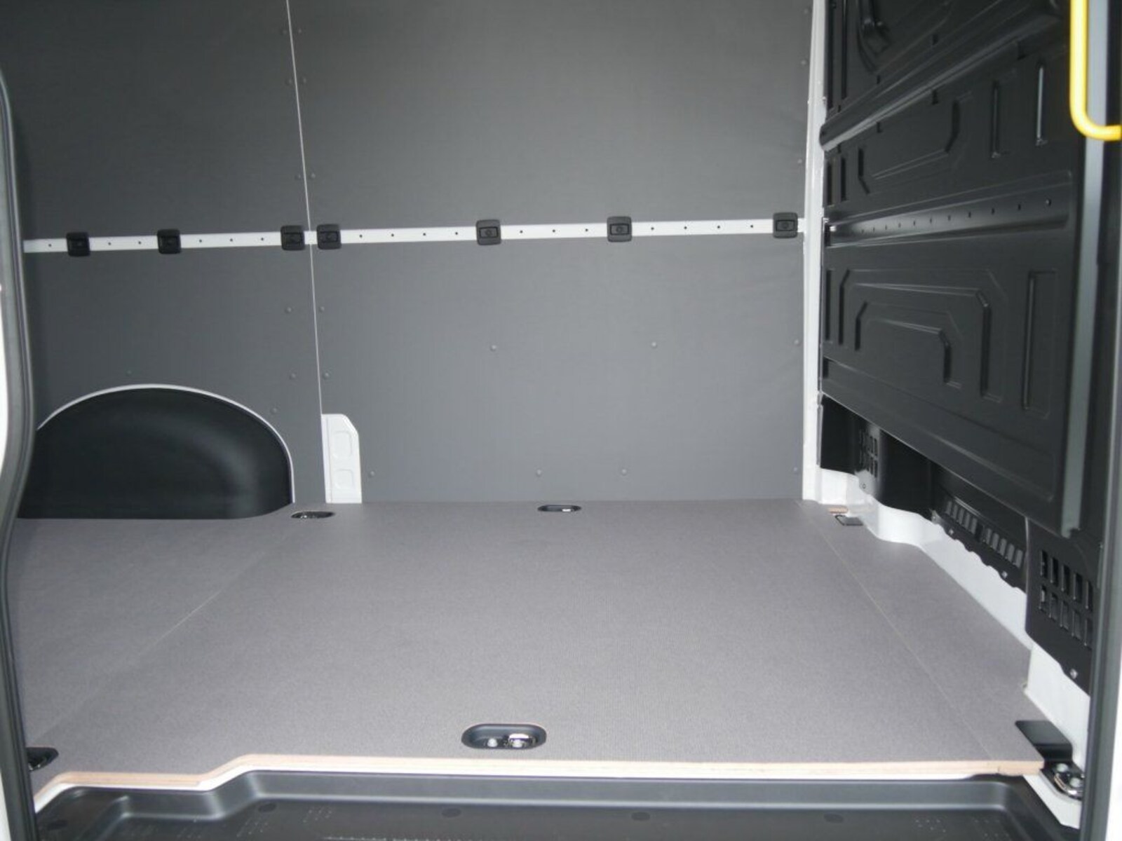 Volkswagen Crafter Kasten mittlerer Radstand – Bild 6
