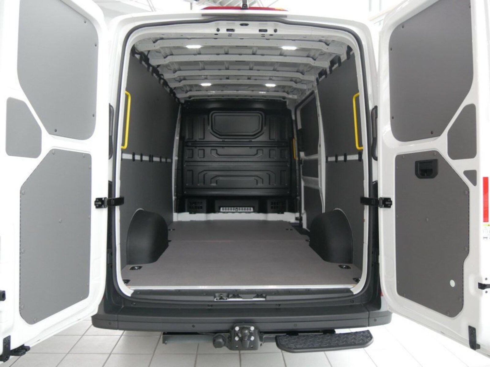 Volkswagen Crafter Kasten mittlerer Radstand – Bild 8